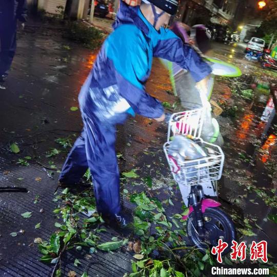 抗臺現場。　樂清市應急管理局供圖 攝