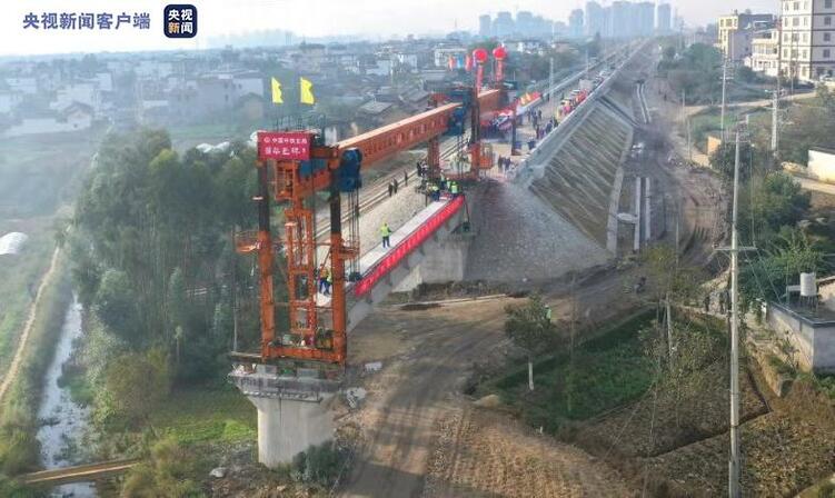 歷時12年！“地球上最難修建的鐵路”正式進入線上施工階段