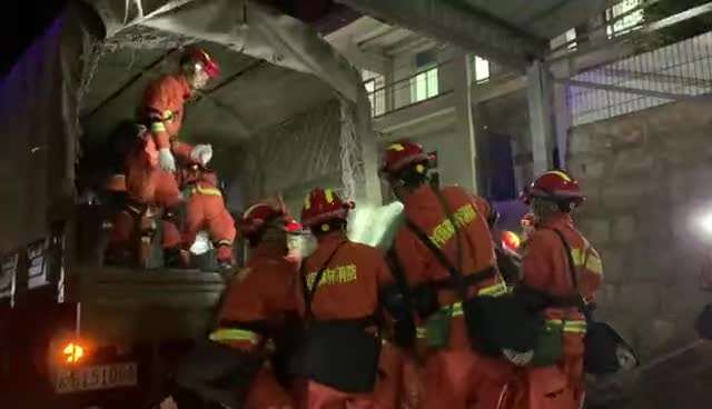 直擊雲南漾濞縣地震救援：消防指戰員，出發！