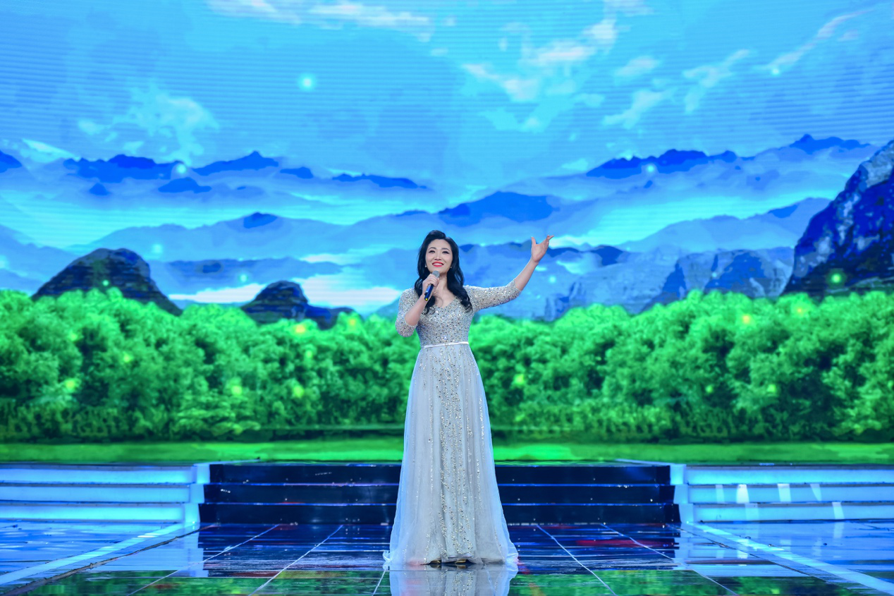 李美麗演唱《林業英雄之歌》