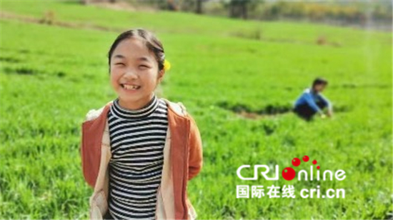 中國春分遇上國際幸福日 幸福如花般綻放_fororder_信陽市金牛店村，田野裏的孩子2【攝影：米潔】